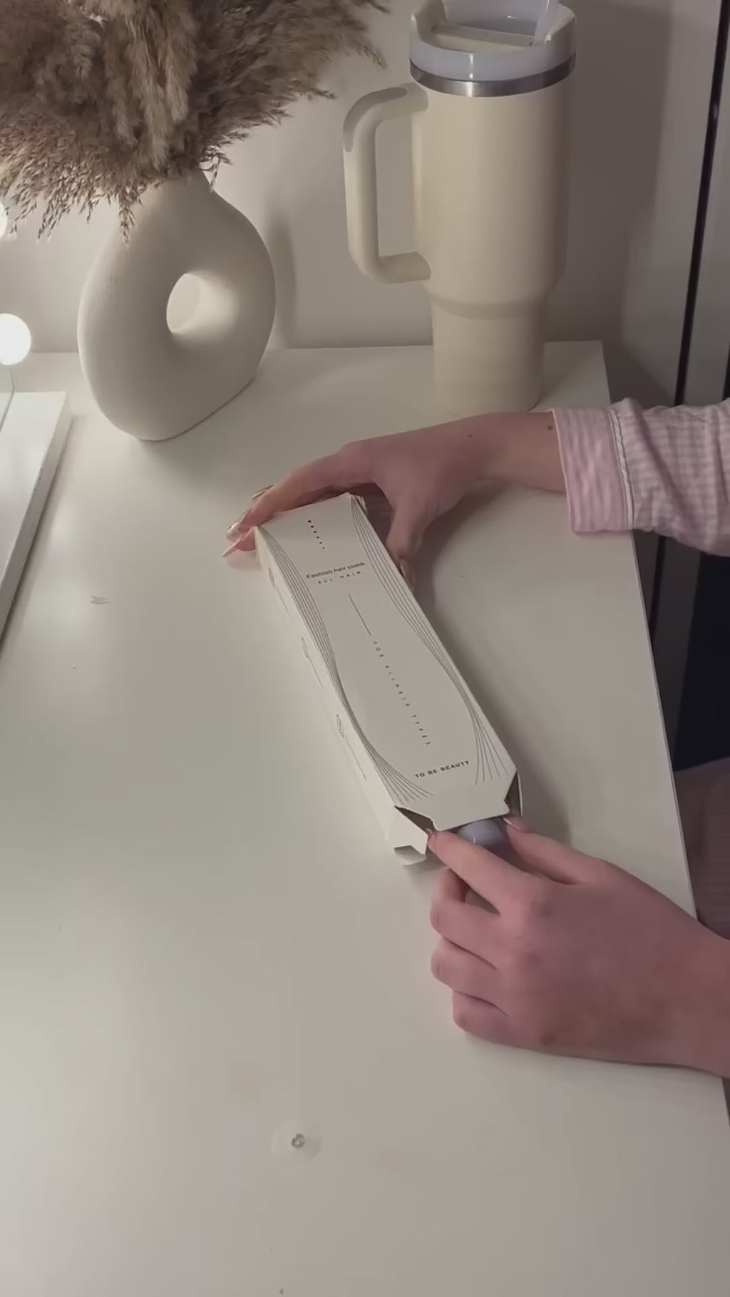 Self-Cleaning Hair Brush - Effortless Detangling and Shine