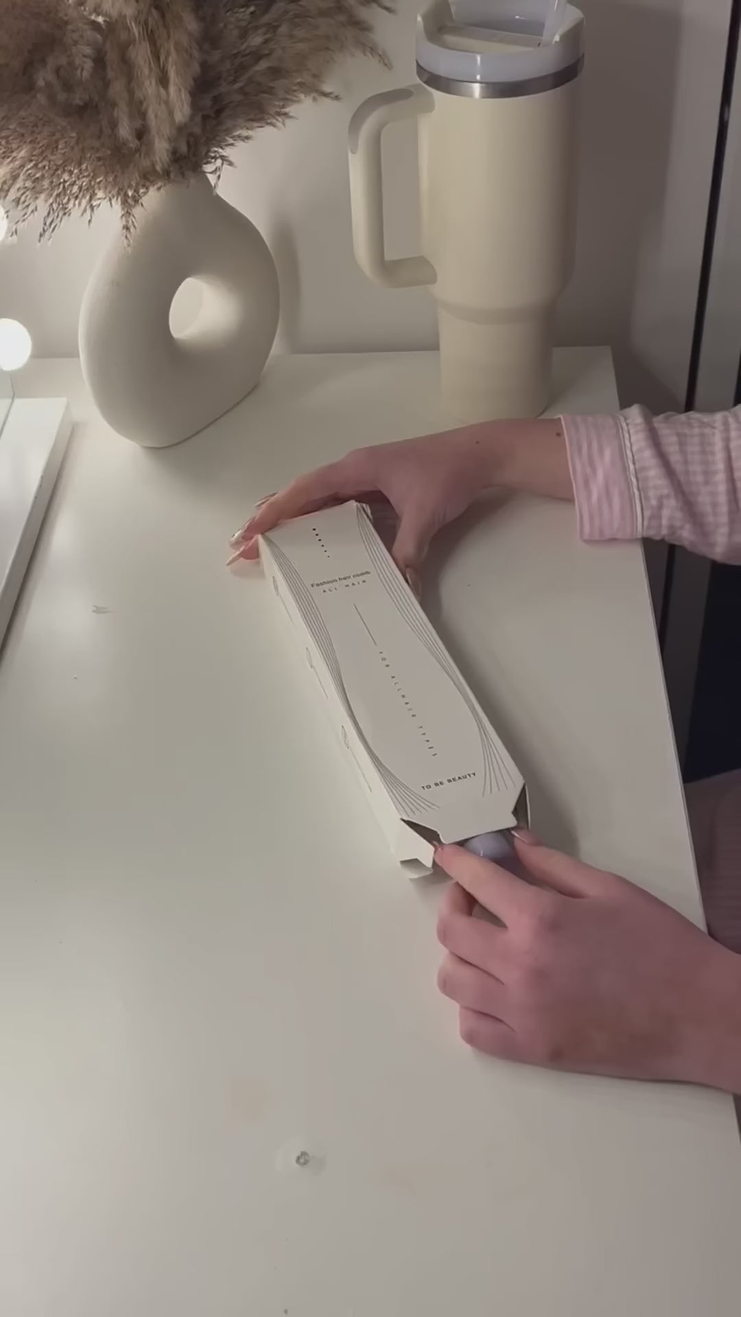 Self-Cleaning Hair Brush - Effortless Detangling and Shine